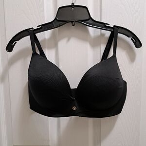 Victoria's Secret Black Bra Size 34DD Wire Free Smooth Fabric Adjustable